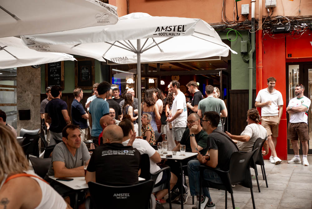 Pantallas de deportes y grifos de cerveza en Sean O'Brian's Valencia